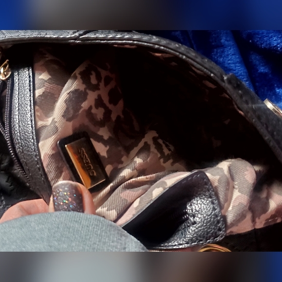 Guess purse - Picture 2 of 2